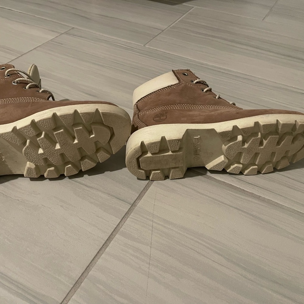 Junior (kids) size 5 - Timberland • Beige Boots